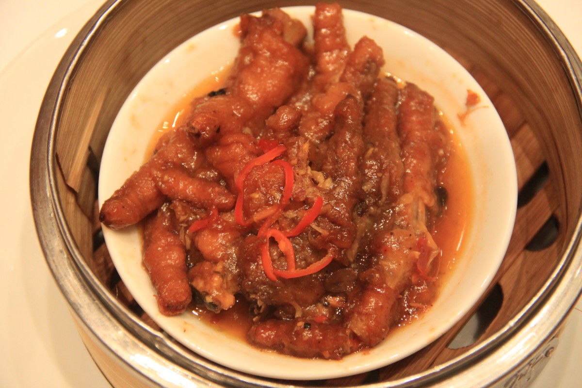 Steamed chicken feet with x.o. sauce